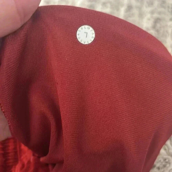 Lululemon Pace Breaker Short Size Large - Picture 8 of 8